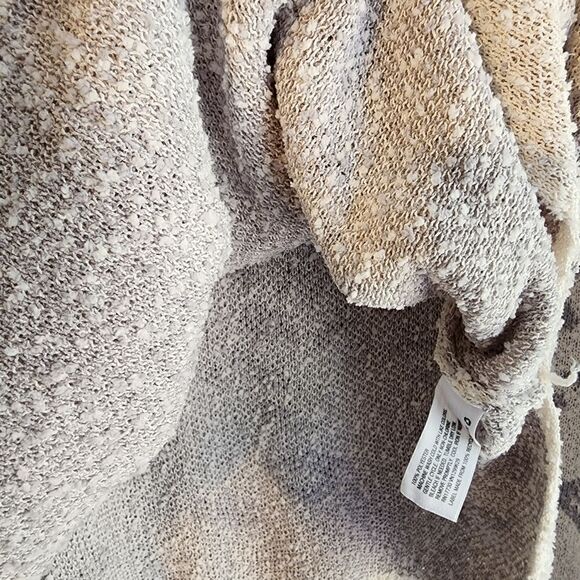 Knox Rose V-Neck Animal Print Sweater - Picture 9 of 9